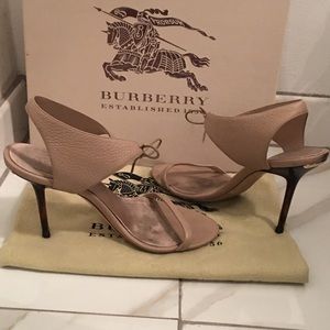 Burberry nude heels